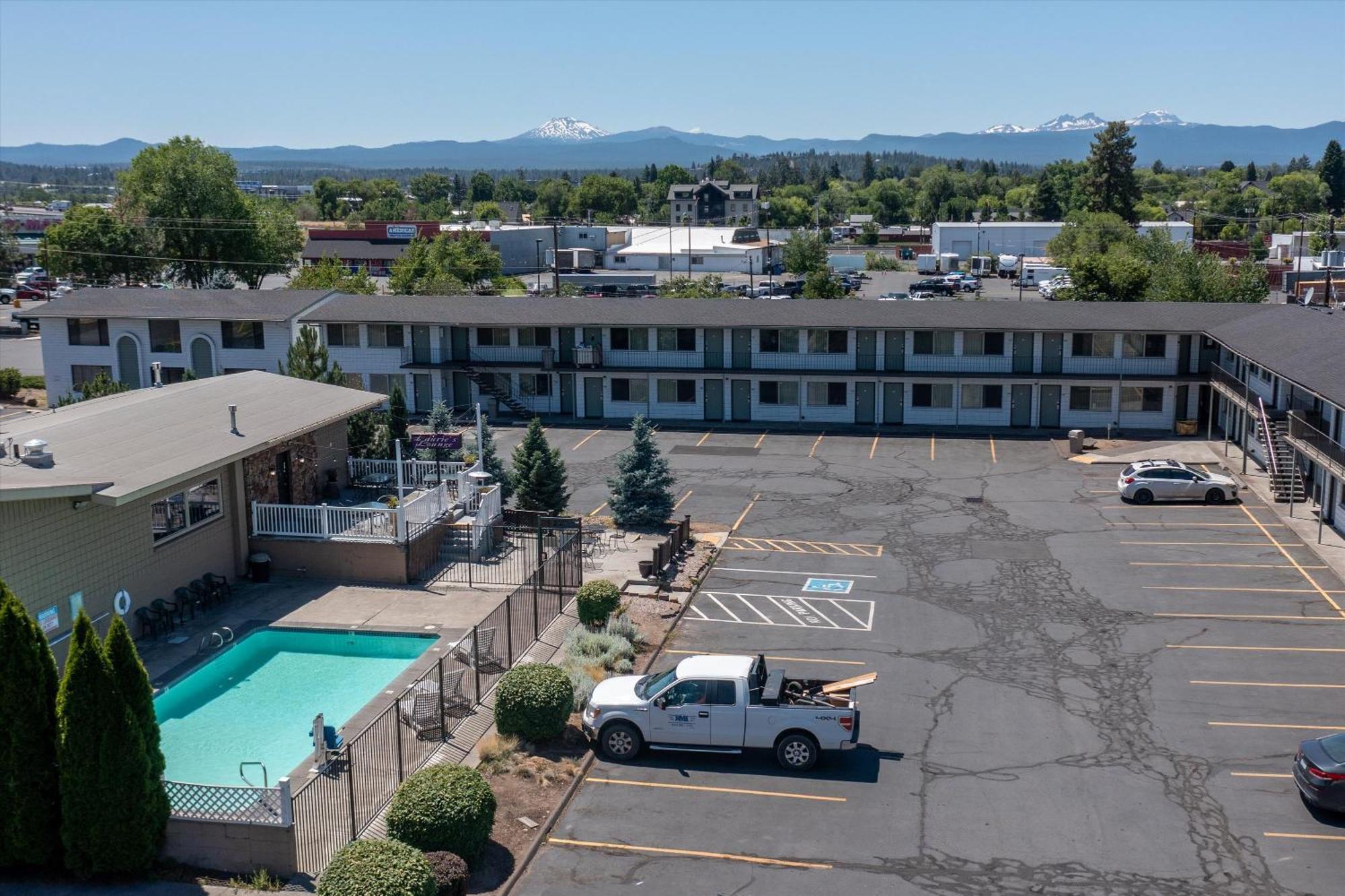 Bend Inn & Suites Екстериор снимка