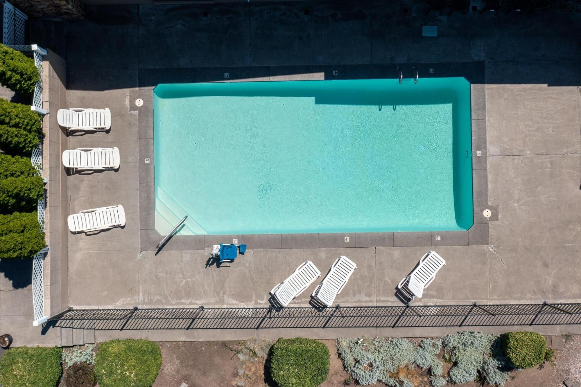 Bend Inn & Suites Екстериор снимка