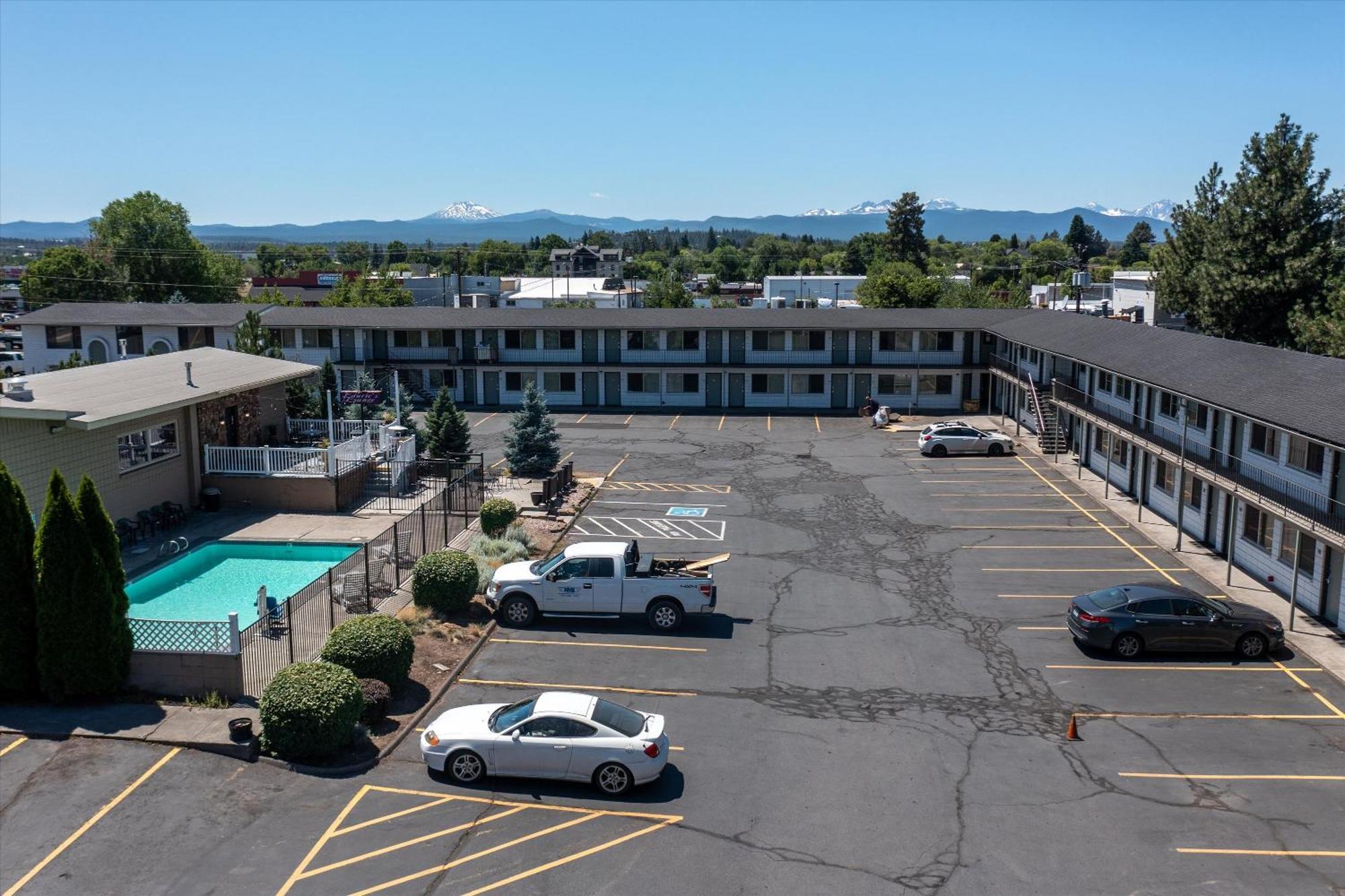 Bend Inn & Suites Екстериор снимка